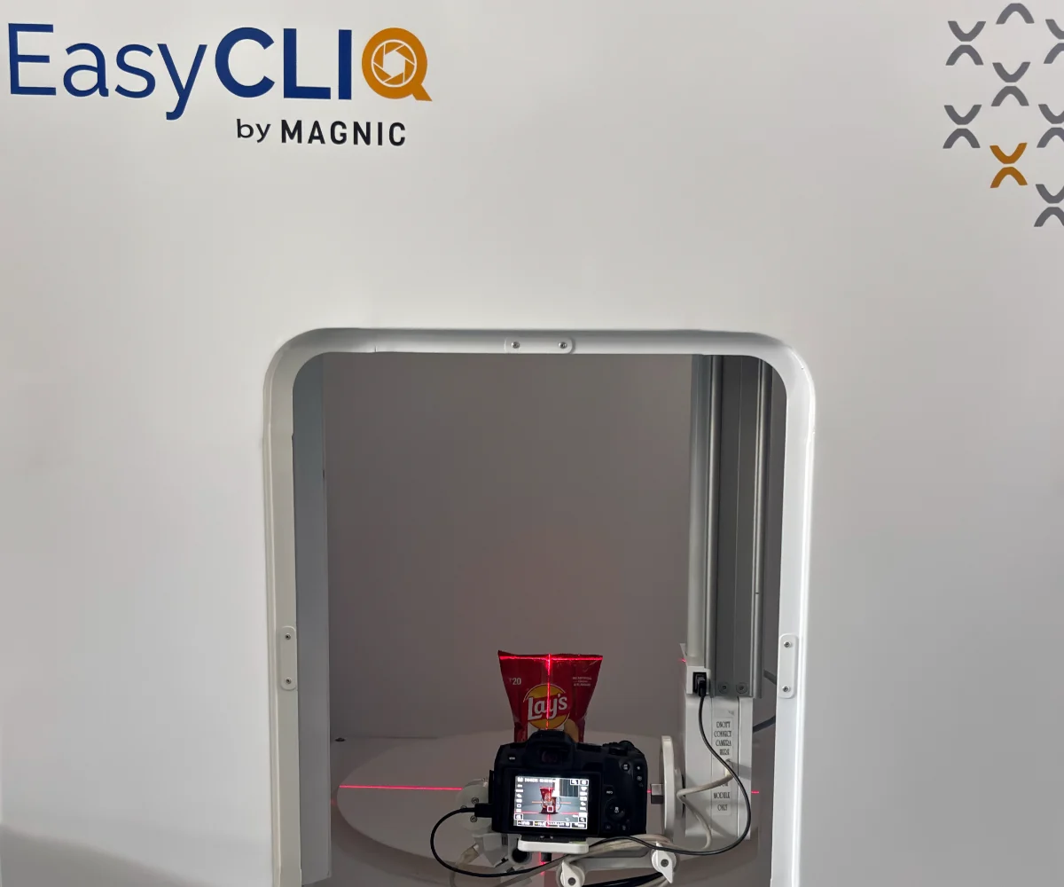 The EasyCLIQ X3, with a Lay’s packet and a camera inside its window
