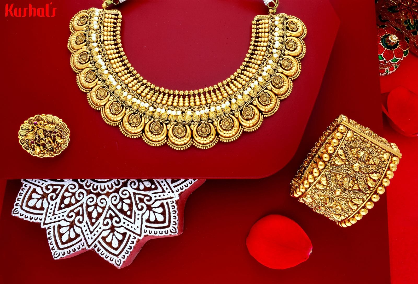 Jewellery photographed automatically inside an EasyCLIQ studio