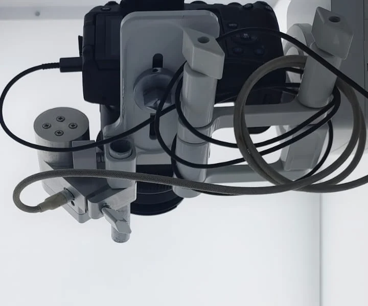 The camera and its zoom module on their mount inside an EasyCLIQ studio