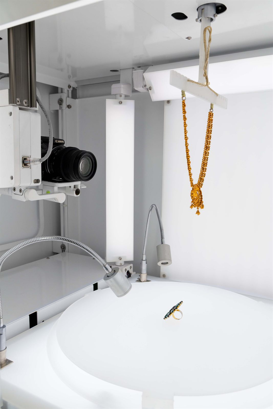 EasyCLIQ X1 — studio interior