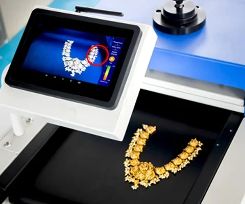 The FIDM touchscreen marking the suspected particle on a gold necklace