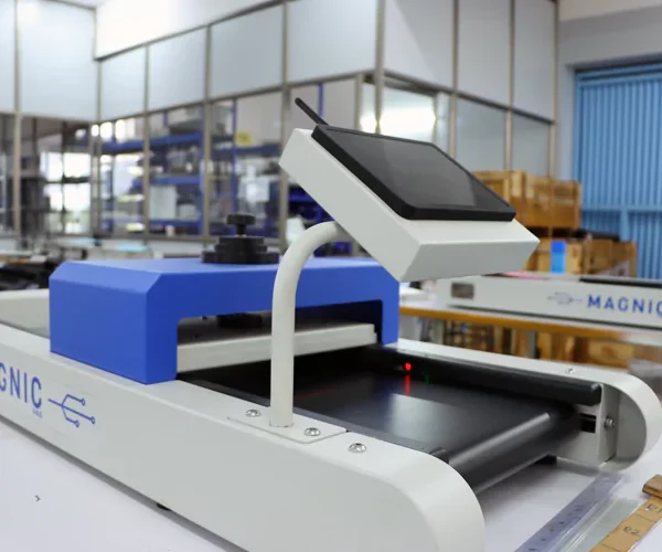 The FIDM V4.0 conveyor and touchscreen in a jewellery factory